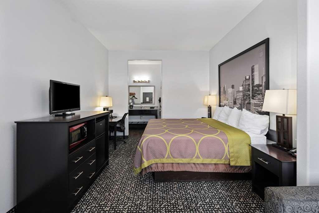 Super 8 By Wyndham Carthage Tx Hotel Room photo