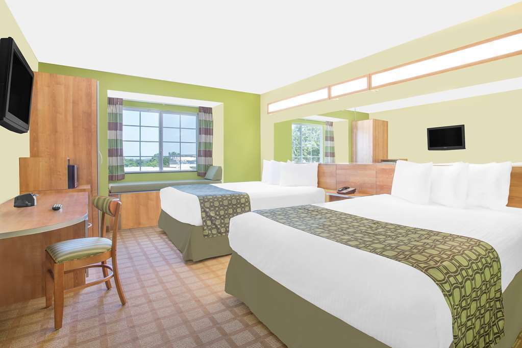 Super 8 By Wyndham Carthage Tx Hotel Room photo