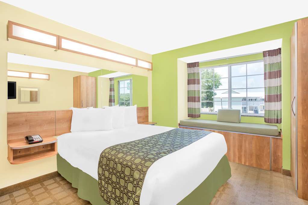 Super 8 By Wyndham Carthage Tx Hotel Room photo